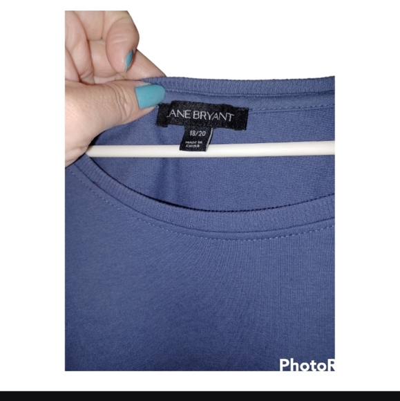 Sweater with tulle in hem. Tulle detail  on side shoulder  Round collar. - Picture 4 of 4